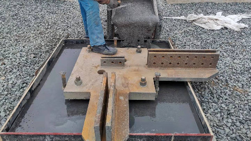 華能匯流河電廠(chǎng)熱電聯(lián)產(chǎn)項(xiàng)目，應(yīng)用我公司HGM-1、HGM-3、HGM-4灌漿料，進(jìn)行設(shè)備基礎(chǔ)二次灌漿